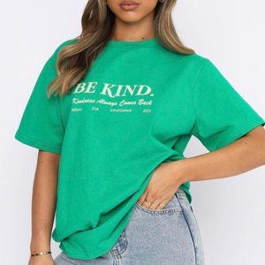 emerald/forest green ‘be kind’ oversized tee